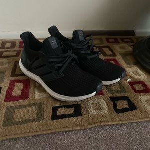 Black Ultra boost 4.0